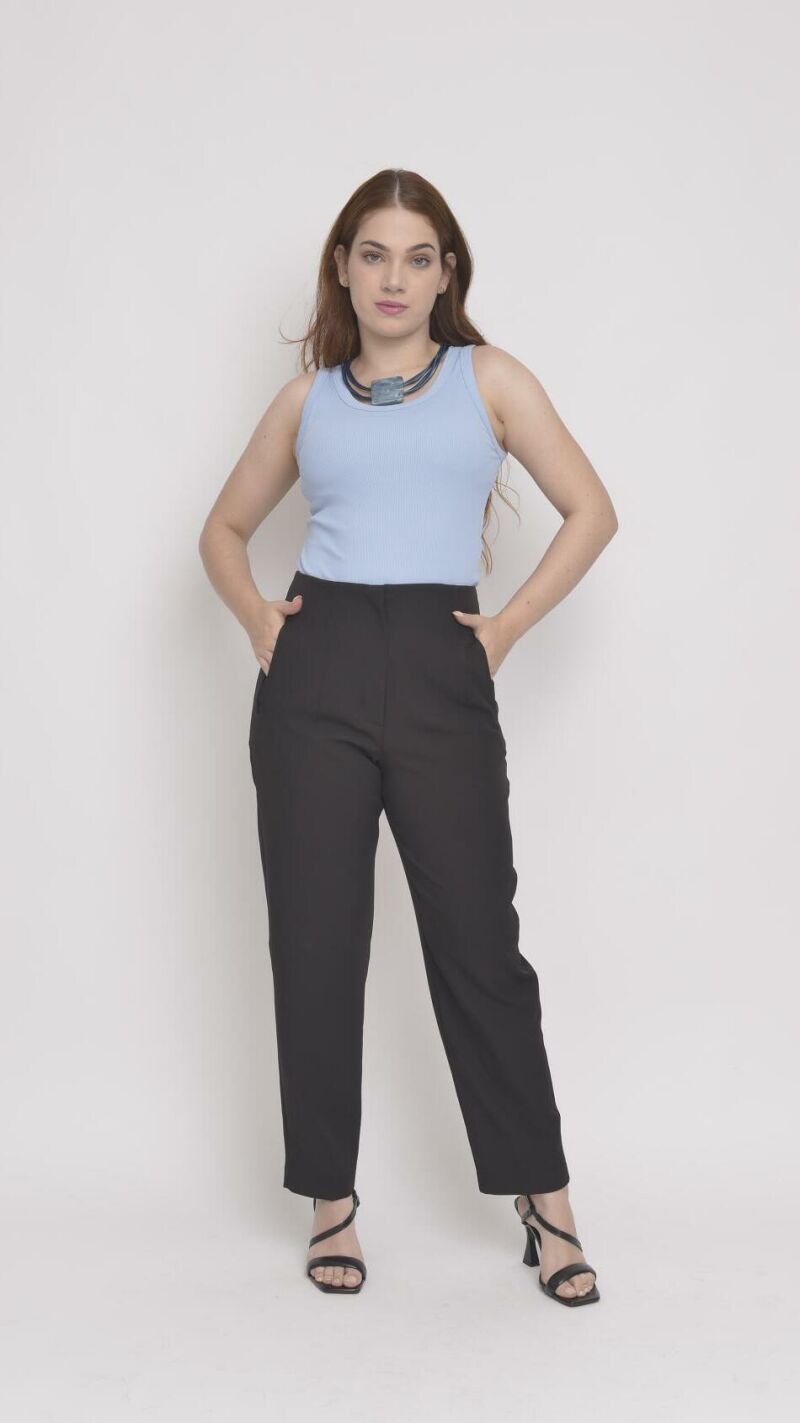 Imagem de Calça Skinny Preta de Alfaiataria de Cintura Alta com Bolsos Faca - Elegância e Ajuste Perfeito para Diversas Ocasiões